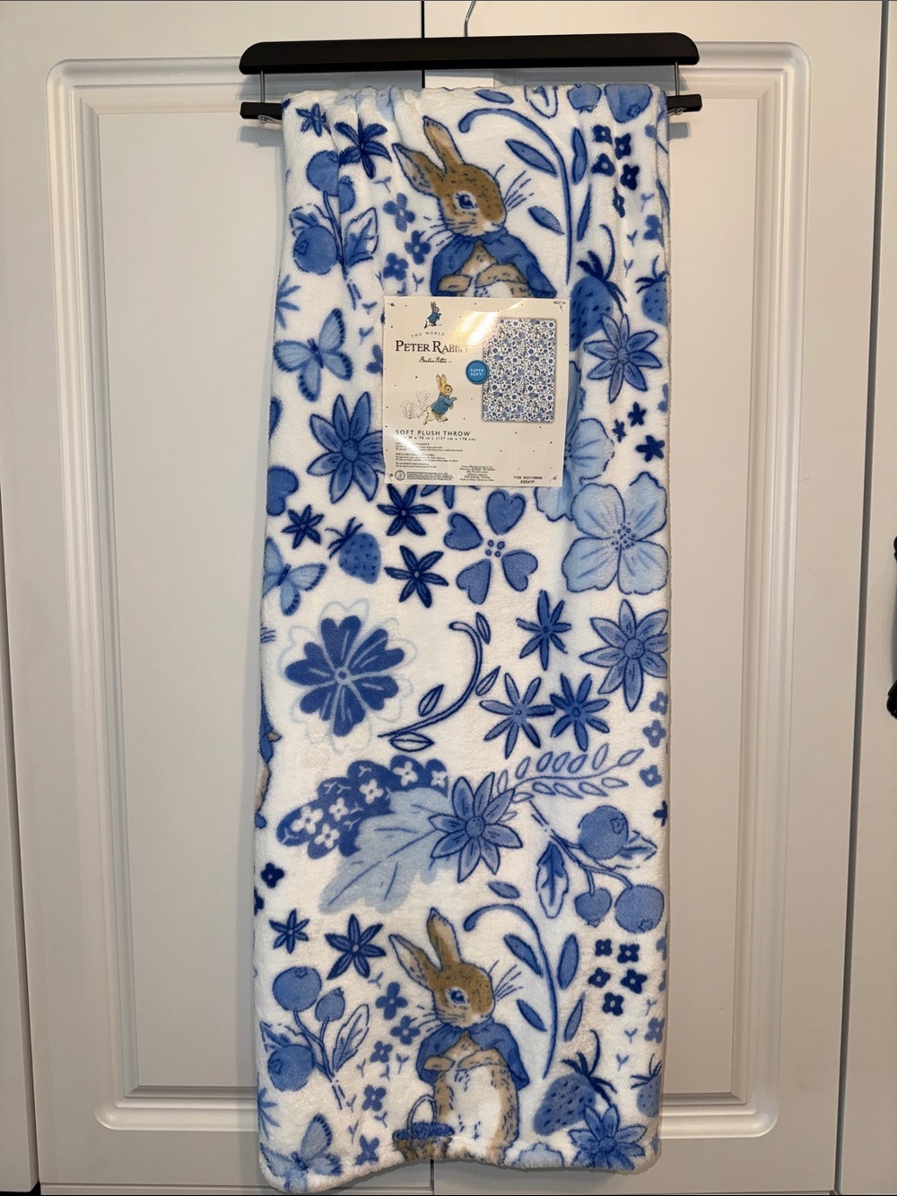 Peter Rabbit Soft Plush Throw - Picture 1 of 3